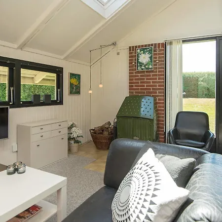 Three-bedroom Holiday In 21 * Hejls